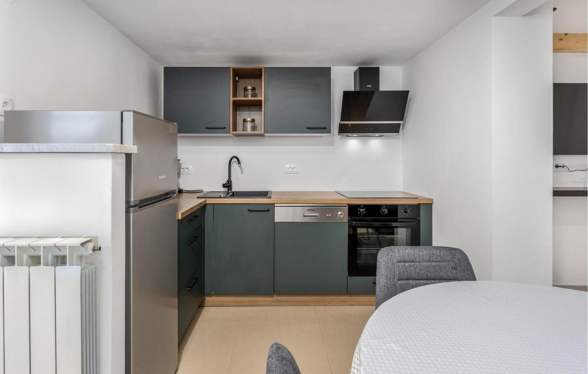 Gorgeous Apartment In Brsec With Kitchen Eksteriør billede