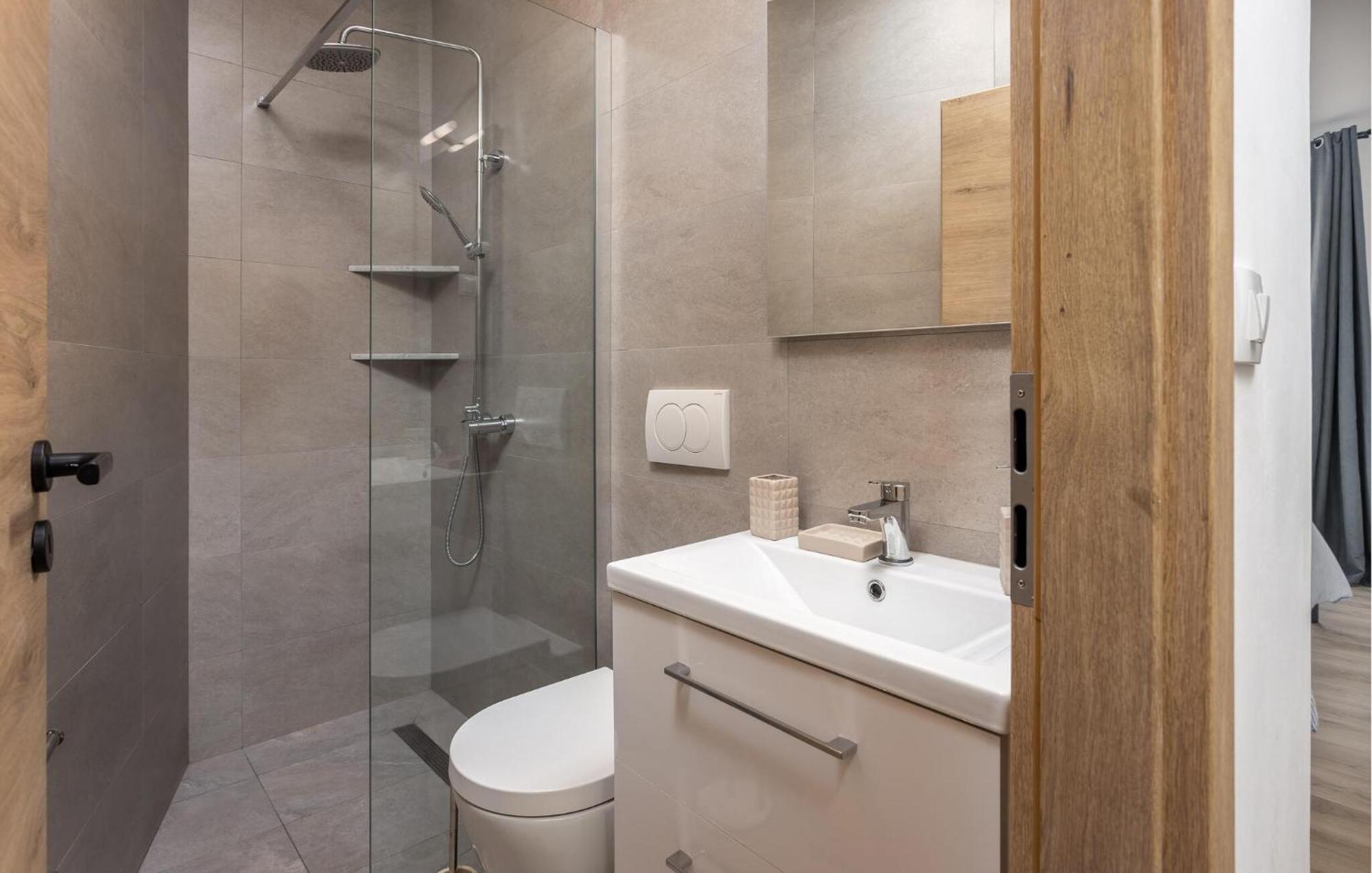 Gorgeous Apartment In Brsec With Kitchen Eksteriør billede