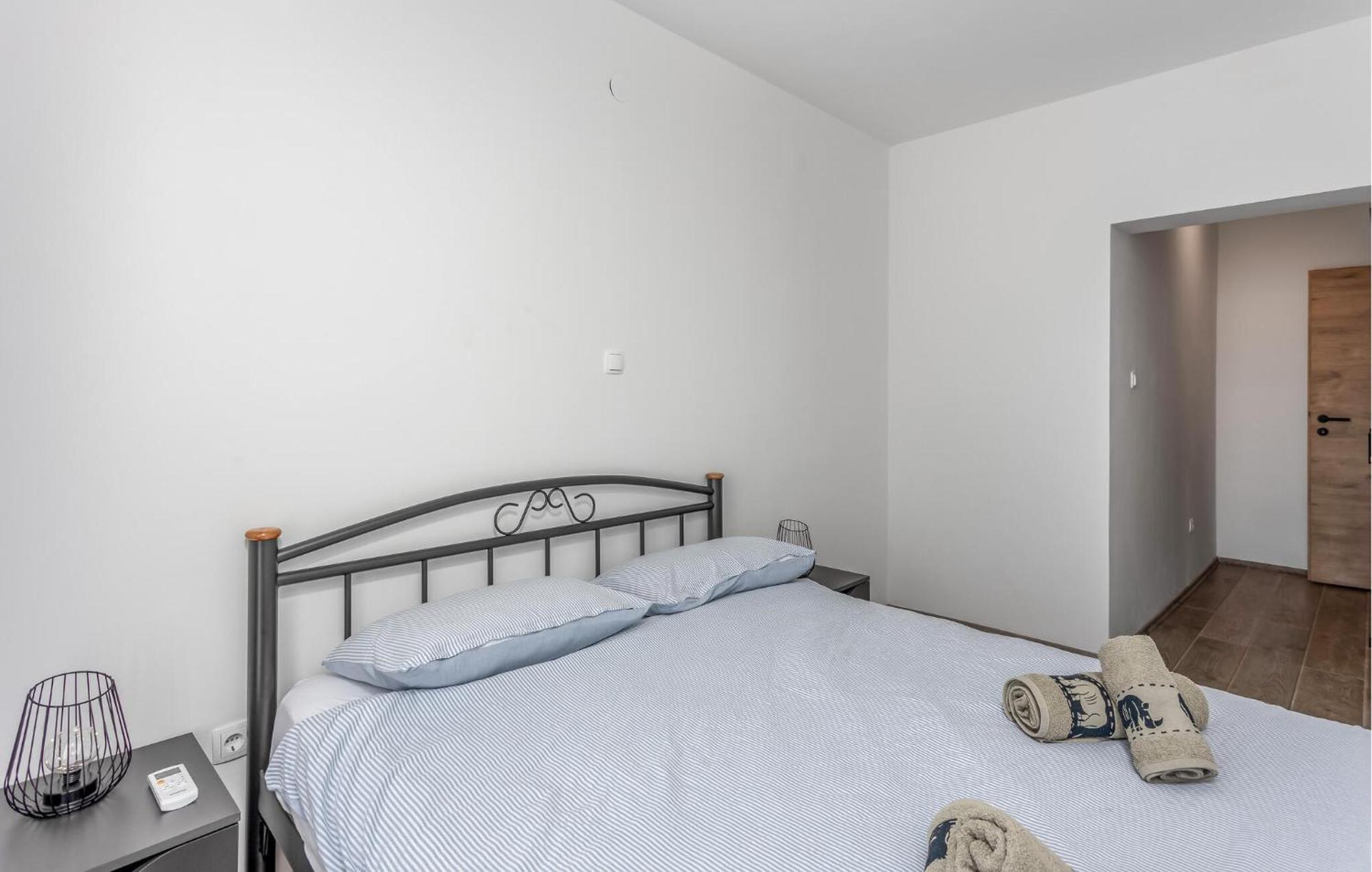 Gorgeous Apartment In Brsec With Kitchen Eksteriør billede